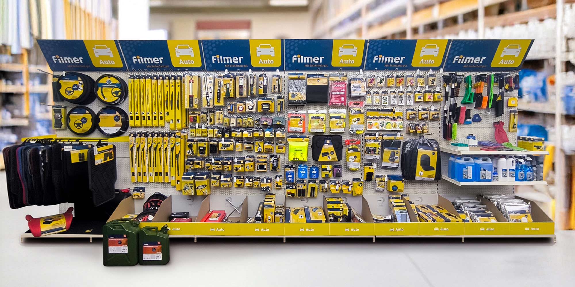 Modulwand mit Autozubehör